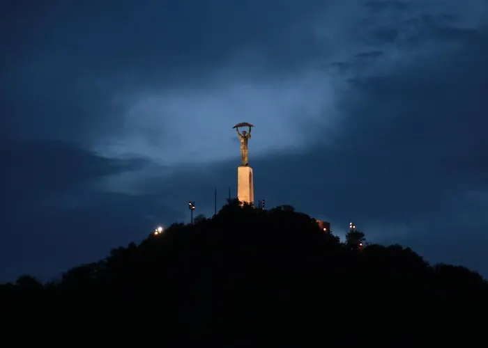 Ds36 Budapest-3 Haloszobas Lakas A Belvaros Sziveben